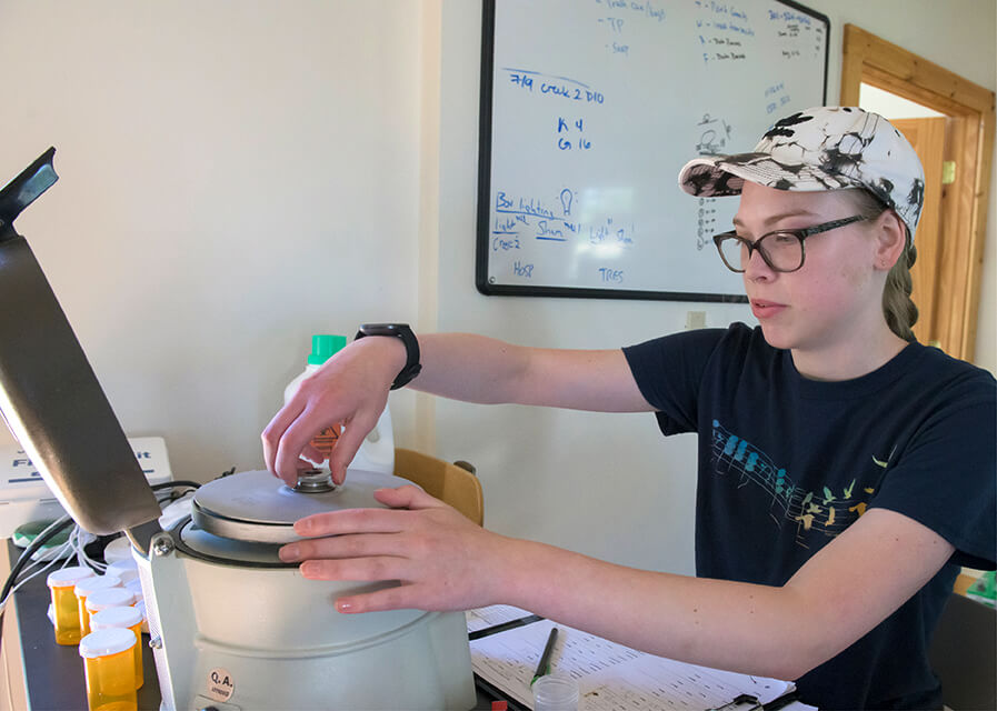 Student uses lab machines to conduct research