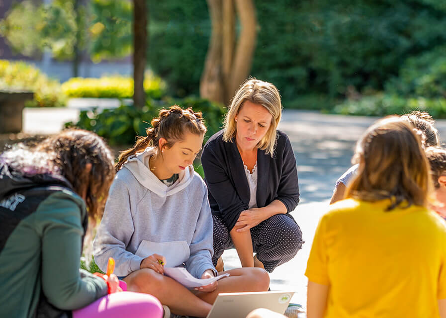 Students walk outside across the SNC campus.